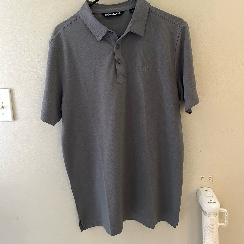 Men’s Travis Matthew polo size medium